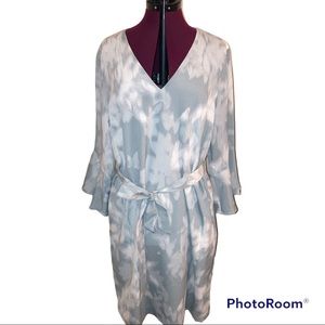 Banana Republic size large V-neck, Abstract floral in white and grey.